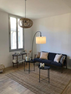 2 bedroom apt with BALCONY - Historical center